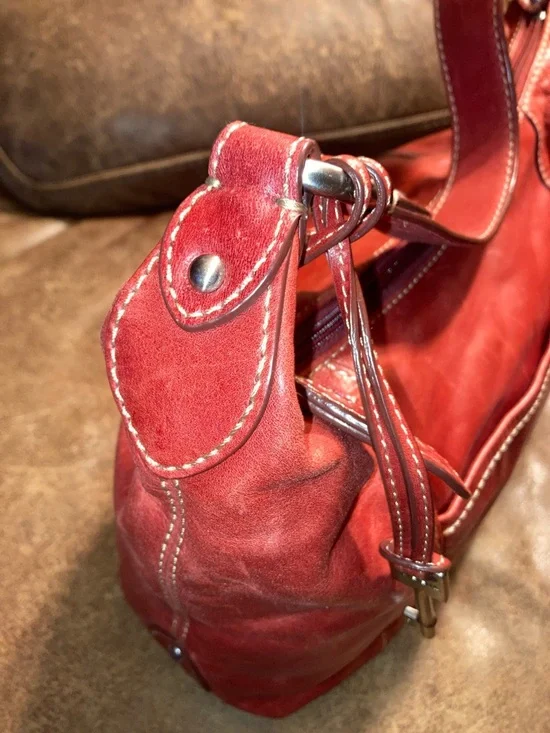 FOSSIL VINTAGE Red Leather Shoulder Bag - Classic Women's Hobo. With key charm - Picture 3 of 7